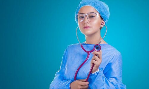 Poznaj 4 specjalności medyczne, w których jest najwięcej ofert pracy